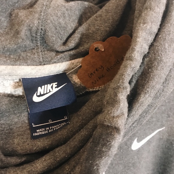 [SOLD] Grey Nike Hoodie - Picture 4 of 4